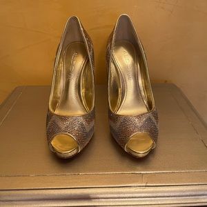 Aldo gold silver heels. Size 5.5